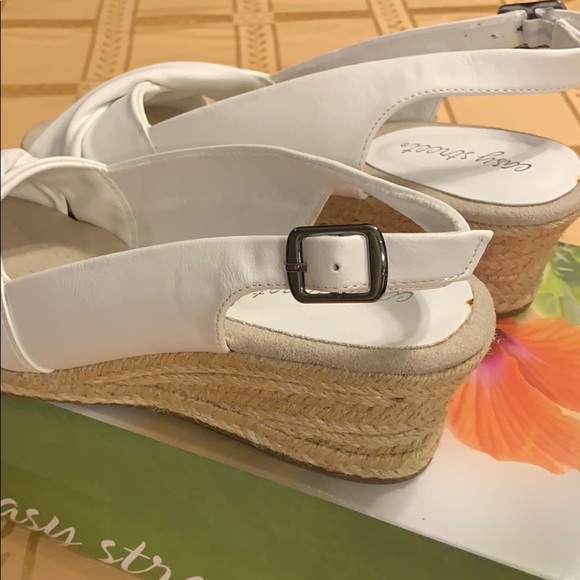 NEW! Easy Street sandal - Picture 4 of 7